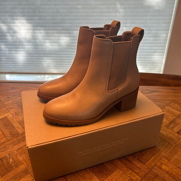 Nisolo Ana Go-To Heeled Chelsea Boot, Almond, 7.5, New, Never worn - Picture 4 of 9
